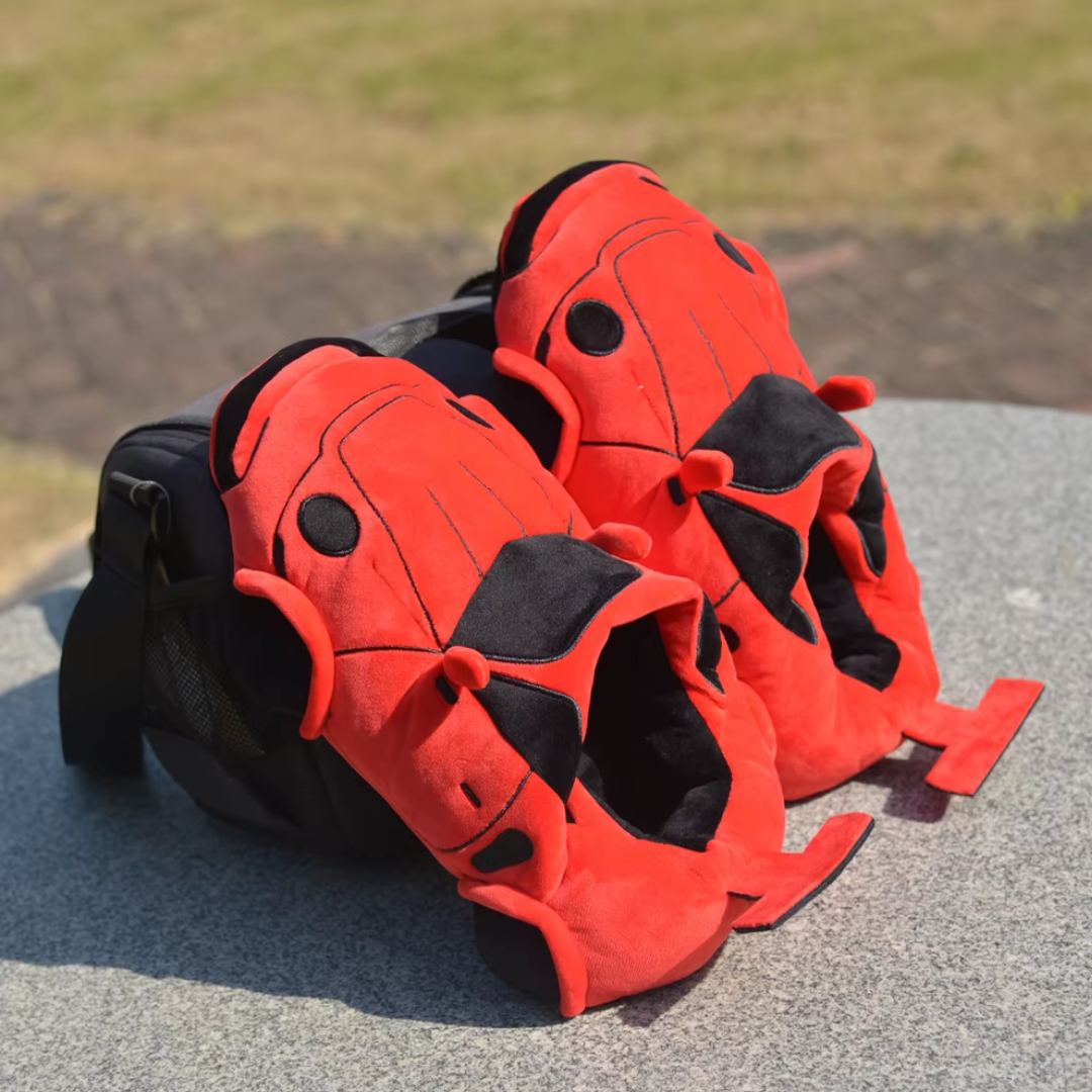 CozyToes™ Plüschschuhe in Autoform