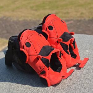 CozyToes™ Plüschschuhe in Autoform