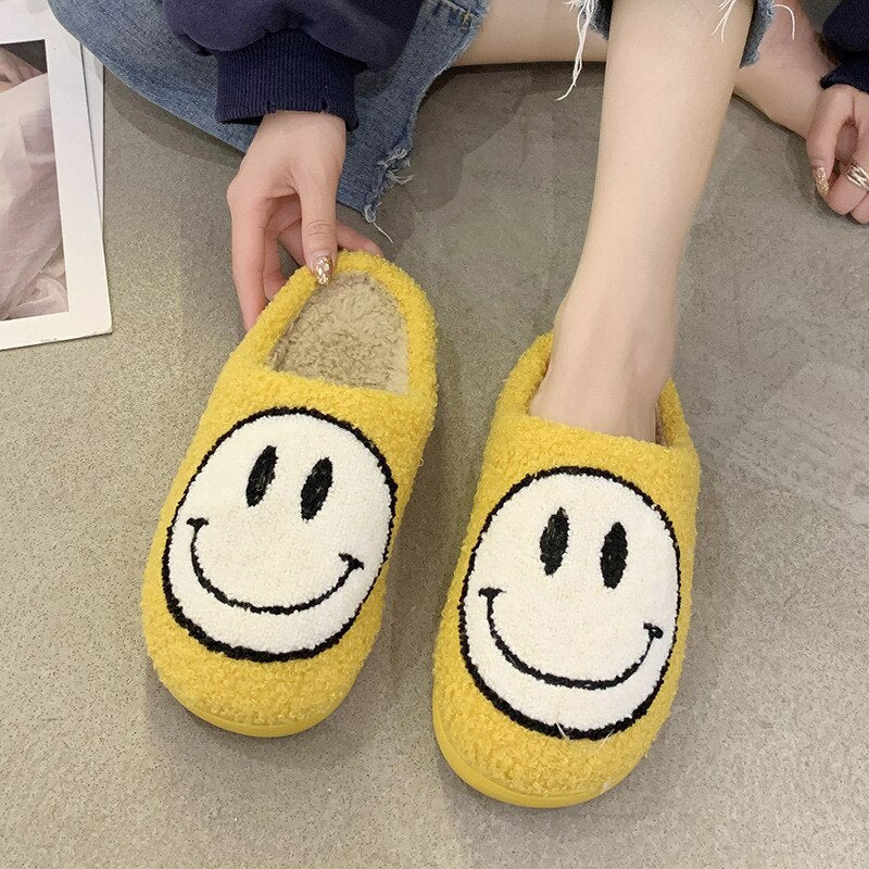 CozyFeet™ - Smiley Kuschelige Hausschuhe