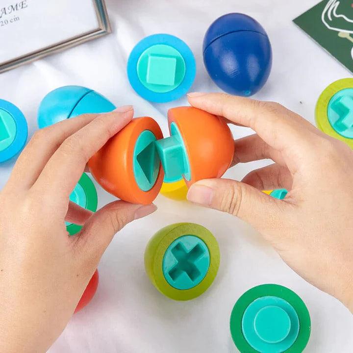 KinderEggs™ Spielzeug zum Zuordnen von Eierformen